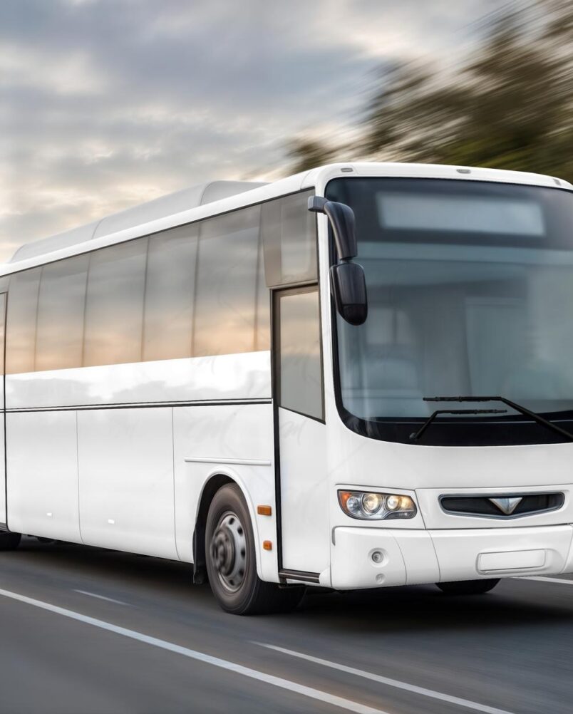 Mockup Ônibus Publicitário Estrada PSD Realista