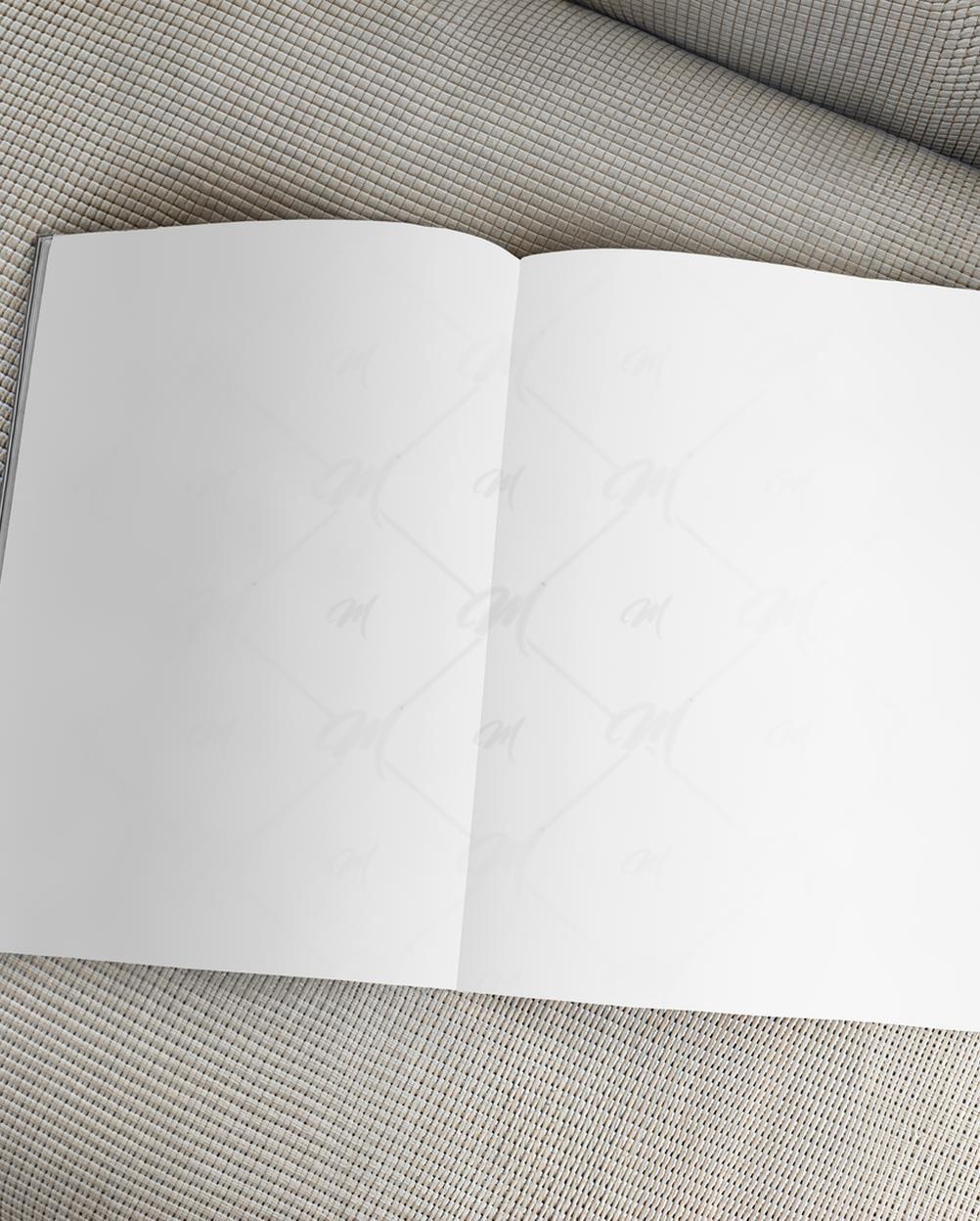 Mockup Revista Aberta Tecido Neutro - Mockup PSD Mockups de Objetos Editável Mockup Revista Aberta Tecido Neutro - Mockup PSD Mockups de Objetos Editável